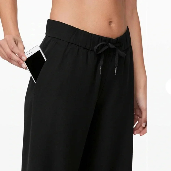 Lululemon On The Fly Wide Leg 7/8 Pant Woven Black 8 - Picture 3 of 11